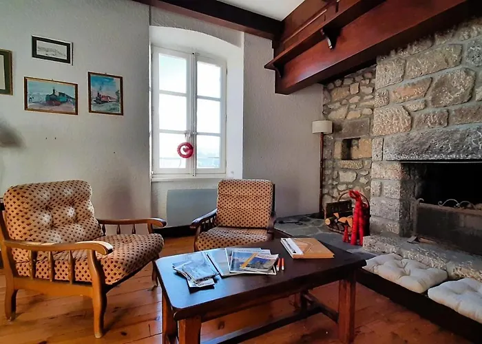 La Coustourelle - T4 En Coeur De Village Διαμέρισμα Le Chambon-sur-Lignon